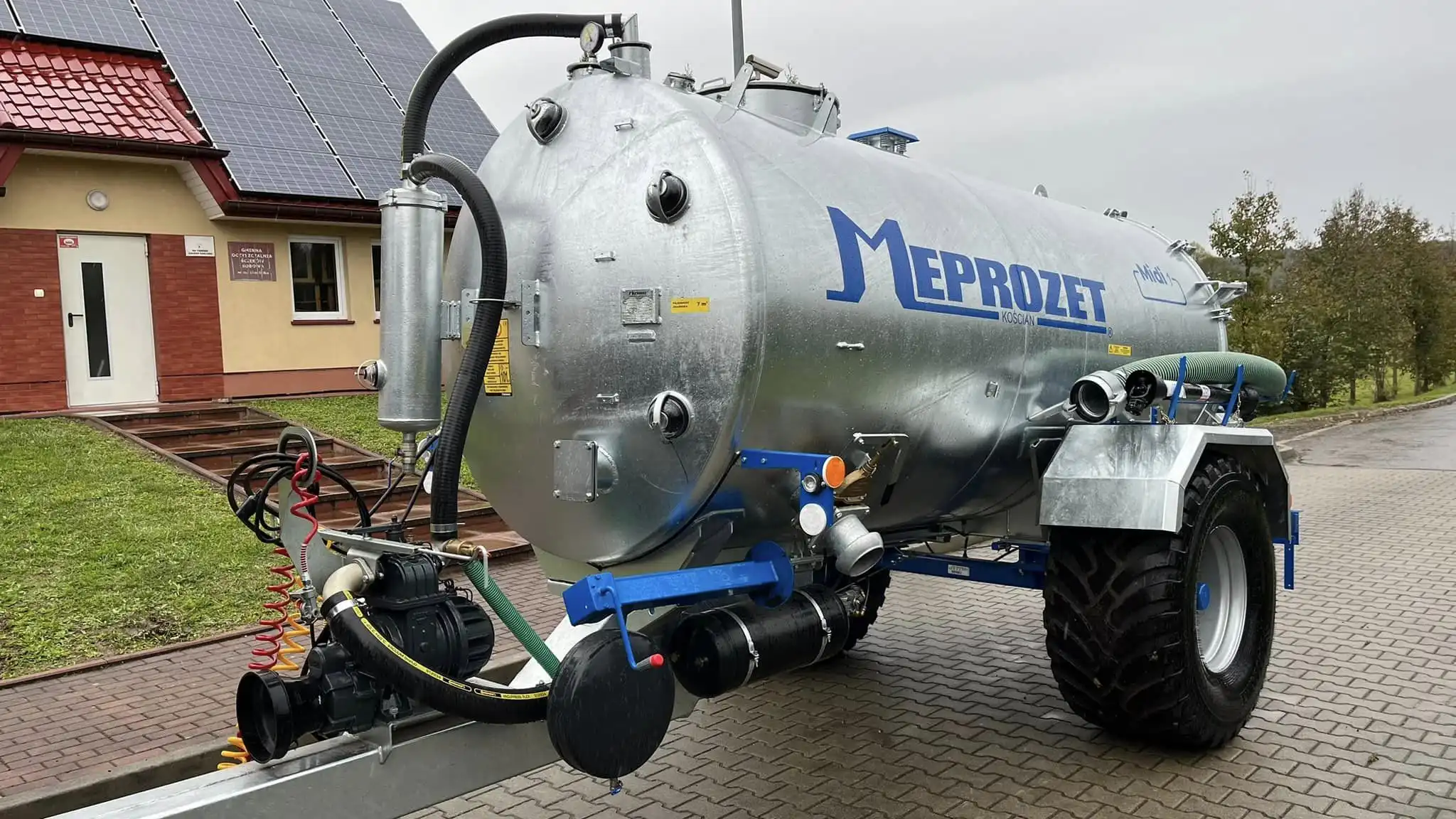 Bobowa oszczędza. Nowy wóz asenizacyjny zredukuje koszty i wzmocni budżet gminy